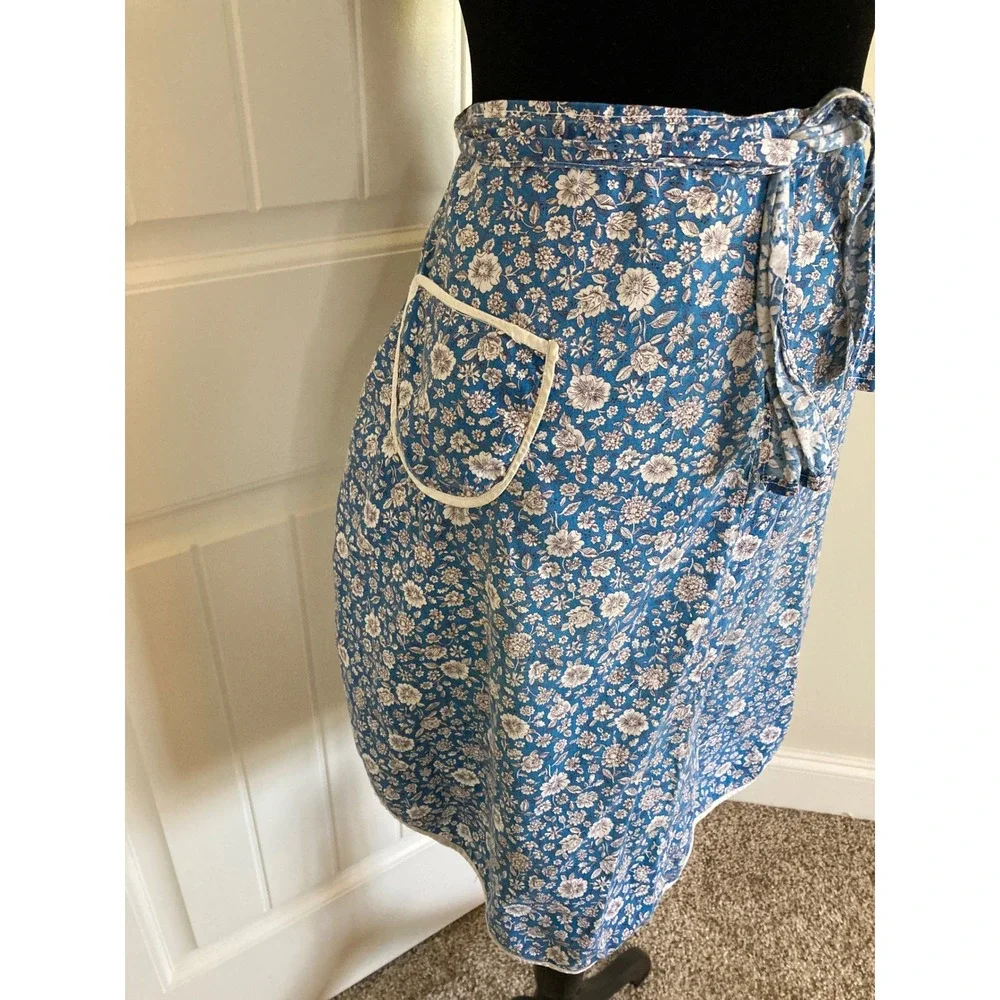 Vintage Style Blue Floral Half Apron‎ with Pocket and White Piping Trim
